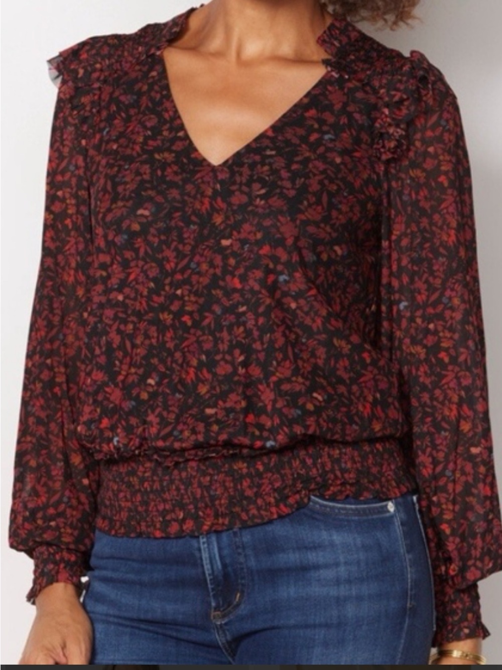 Evereve Black V-Neck Long Sleeve Blouse with Red Floral Print like new Sz medium